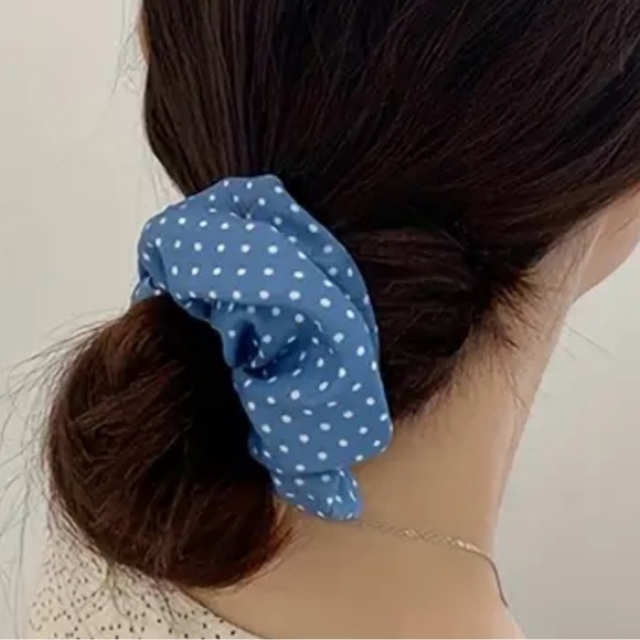 5 Fabric Woman’s Hair Scrunchies Blue & White Polka Dots Checks Flowers - Picture 6 of 8